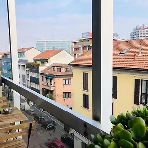 https://morivione-suite-bocconi.italymilanhotels.net
